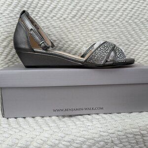 Touch Ups Iris Ankle Strap Sandal-Size 7-Pewter
